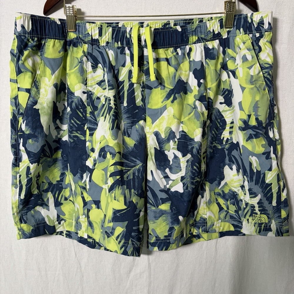 The North Face Men Activewear Shorts 2XL Blue Floral Hawaiian Mesh 7 in Inseam